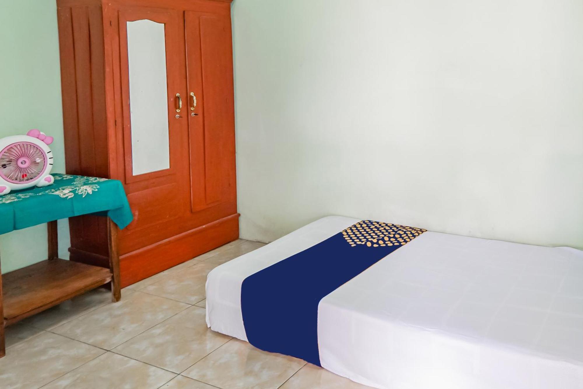 Spot On 93879 Wunut Homestay Syariah Sidoarjo Ngoại thất bức ảnh