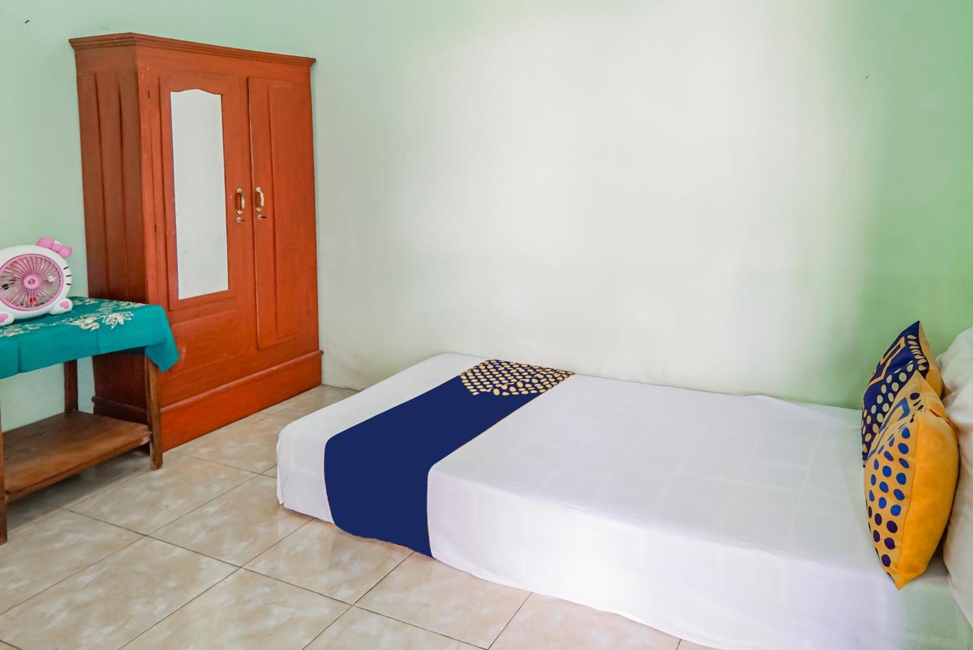 Spot On 93879 Wunut Homestay Syariah Sidoarjo Ngoại thất bức ảnh