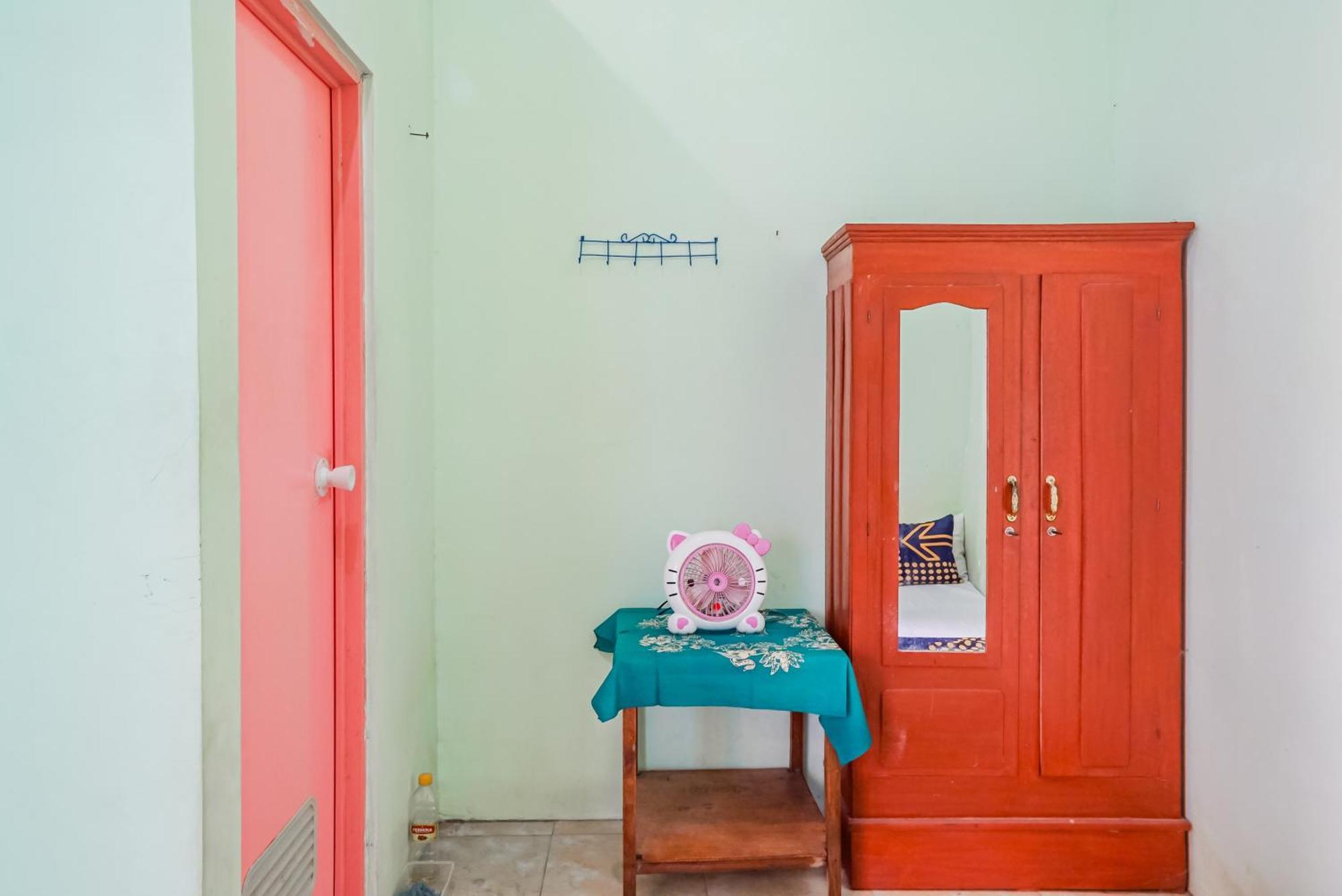 Spot On 93879 Wunut Homestay Syariah Sidoarjo Ngoại thất bức ảnh