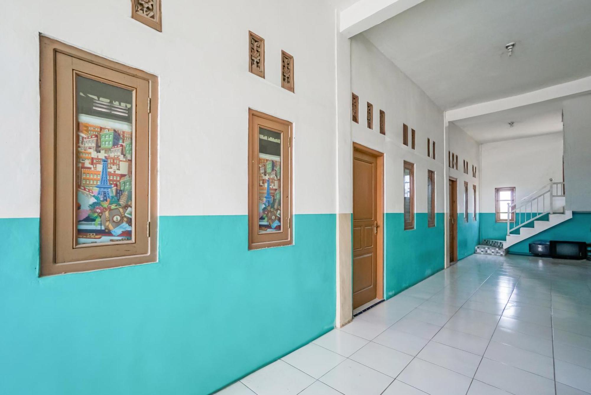 Spot On 93879 Wunut Homestay Syariah Sidoarjo Ngoại thất bức ảnh