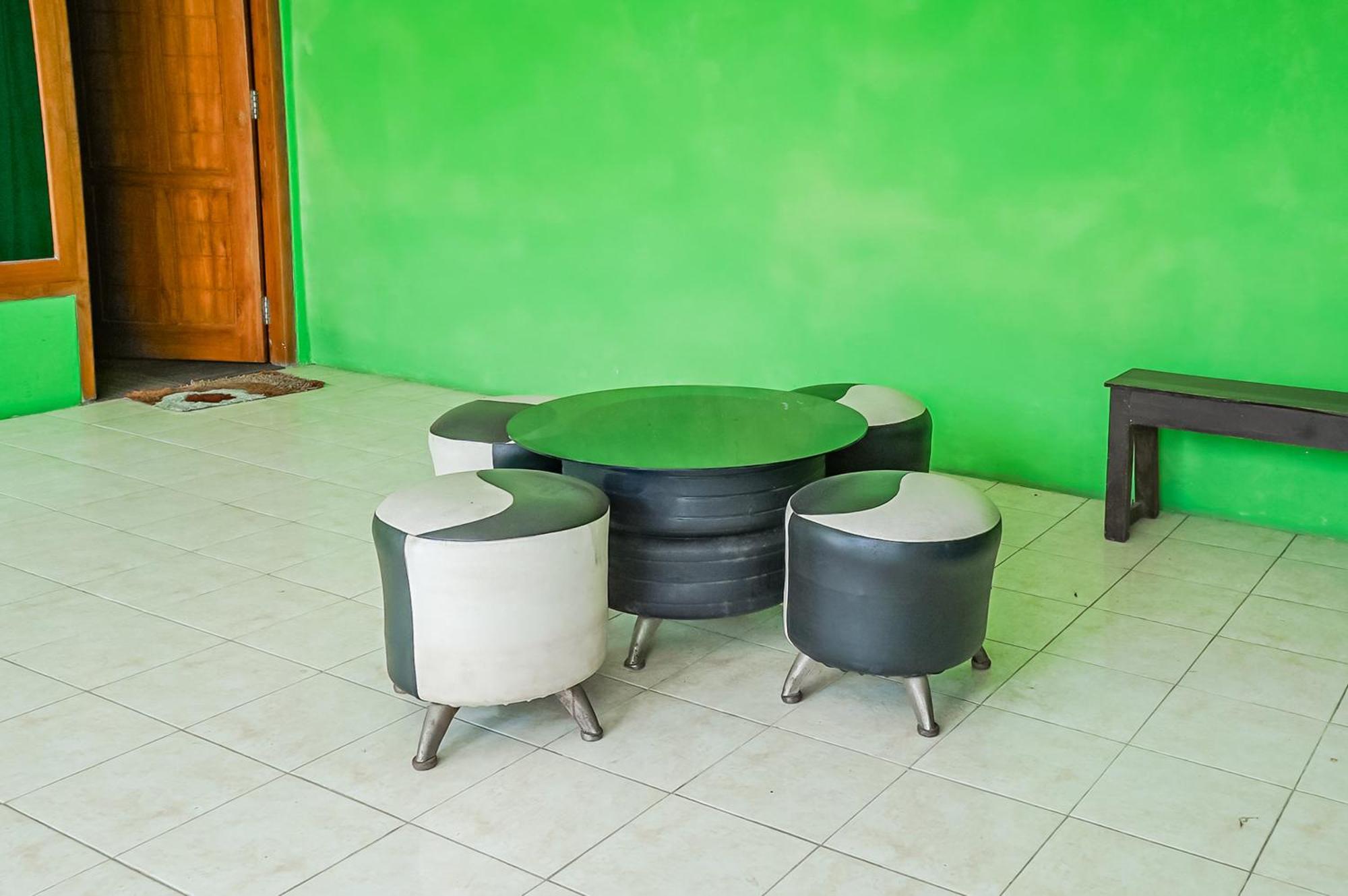 Spot On 93879 Wunut Homestay Syariah Sidoarjo Ngoại thất bức ảnh