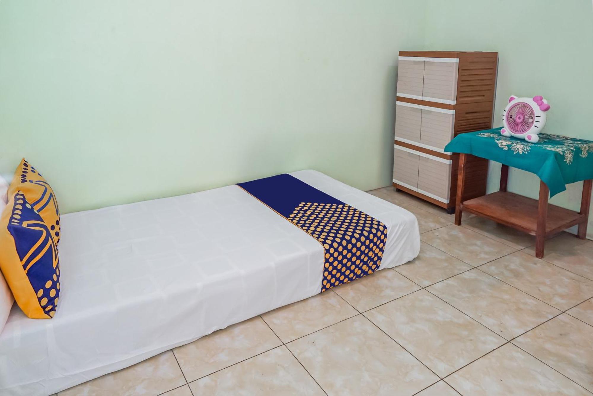 Spot On 93879 Wunut Homestay Syariah Sidoarjo Ngoại thất bức ảnh