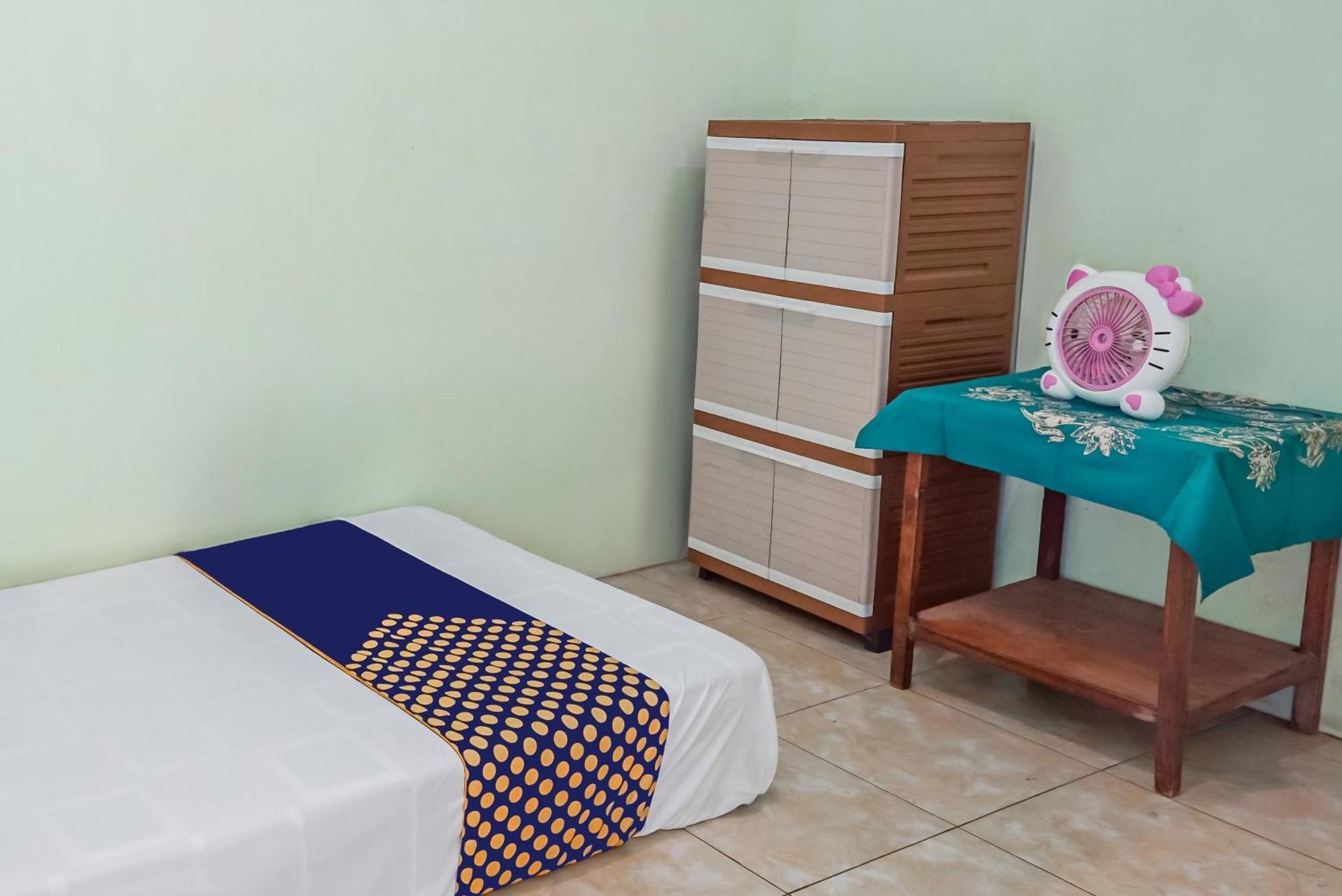 Spot On 93879 Wunut Homestay Syariah Sidoarjo Ngoại thất bức ảnh